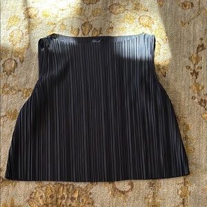 Elegant Cropped Black Pleated Skirt